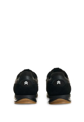 Tenis Dash En Lona Y Gamuza Para Hombre Fly Up Tenis Dash En Lona Y Gamuza Para Hombre Fly Up Negro 46 FLY UP