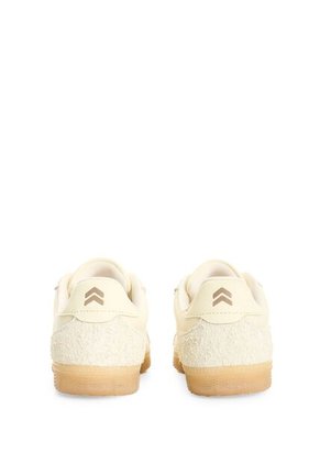 Tenis Sparkle Woven 1.0 En Lona Texturizada Para Mujer Fly Up Tenis Sparkle Woven 1.0 En Lona Texturizada Para Mujer Fly Up Crema 35 FLY UP