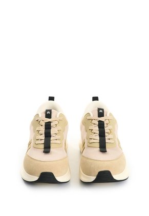 Tenis Spirited 2 Para Hombre Fly Up Tenis Spirited 2 Para Hombre Fly Up Arena 41 FLY UP