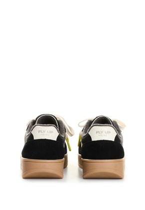 Tenis Fly Up Surfer En Textil Y Cuero Para Mujer Low Top Tenis Fly Up Surfer En Textil Y Cuero Para Mujer Low Top Negro 35 FLY UP