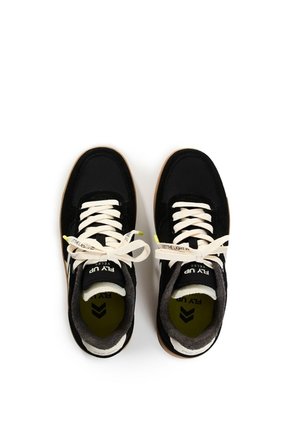 Tenis Fly Up Surfer En Textil Y Cuero Para Mujer Low Top Tenis Fly Up Surfer En Textil Y Cuero Para Mujer Low Top Negro 35 FLY UP