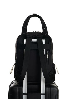Morral Utilitario Para Mujer Flare Fly Up Morral Utilitario Para Mujer Flare Fly Up Negro FLY UP