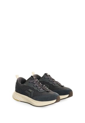 Tenis Spirited Spectrum 2 2.0 Para Hombre Fly Up Tenis Spirited Spectrum 2 2.0 Para Hombre Fly Up Gris 40 FLY UP