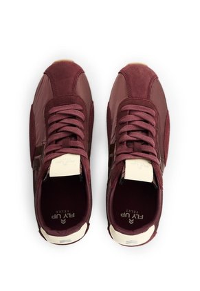 Tenis En Lona Y Carnaza Para Mujer Classic 1.0 Tenis En Lona Y Carnaza Para Mujer Classic 1.0 Vinotinto 35 FLY UP