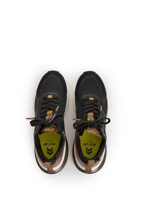 Tenis Vitality Para Mujer Fly Up Tenis Vitality Para Mujer Fly Up Negro 37 FLYUP