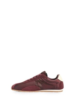 Tenis En Lona Y Carnaza Para Mujer Classic 1.0 Tenis En Lona Y Carnaza Para Mujer Classic 1.0 Vinotinto 36 FLY UP