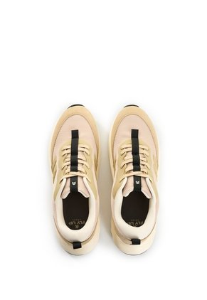 Tenis Spirited 2 Para Hombre Fly Up Tenis Spirited 2 Para Hombre Fly Up Arena 46 FLY UP