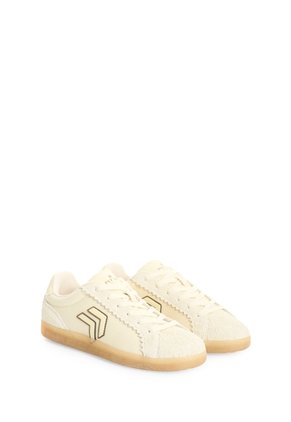 Tenis Sparkle Woven 1.0 En Lona Texturizada Para Mujer Fly Up Tenis Sparkle Woven 1.0 En Lona Texturizada Para Mujer Fly Up Crema 35 FLY UP
