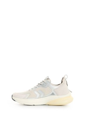 Tenis Vitality 2 1.0 Para Mujer Fly Up Tenis Vitality 2 1.0 Para Mujer Fly Up Plata 38 FLY UP