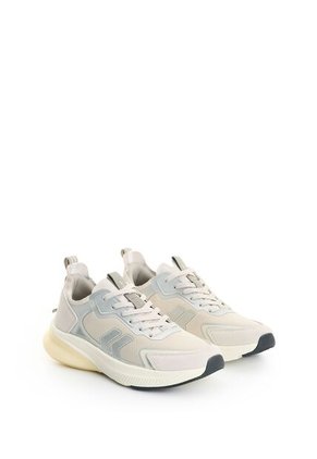 Tenis Vitality 2 1.0 Para Mujer Fly Up Tenis Vitality 2 1.0 Para Mujer Fly Up Plata 41 FLY UP