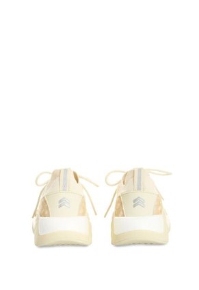 Tenis Freedom 2 Para Mujer Fly Up Tenis Freedom 2 Para Mujer Fly Up Beige 37 FLY UP