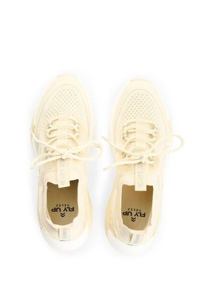 Tenis Freedom 2 Para Mujer Fly Up Tenis Freedom 2 Para Mujer Fly Up Beige 37 FLY UP