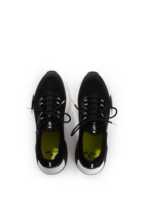 Tenis Freedom 2.0 Tejidos Para Hombre Fly Up Tenis Freedom 2.0 Tejidos Para Hombre Fly Up Negro 39 FLY UP