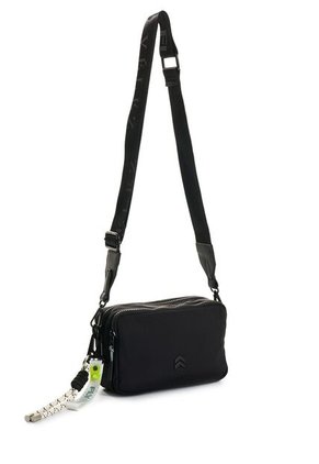 Riñonera Dynamik Para Mujer Fly Up Riñonera Dynamik Para Mujer Fly Up Negro FLY UP
