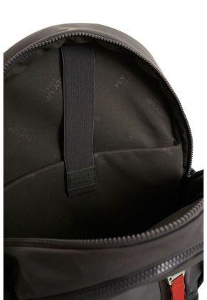 Morral Utilitario Para Hombre Escape 2 Fly Up Morral Utilitario Para Hombre Escape 2 Fly Up Gris FLY UP