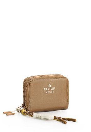 Billetera En Lona Rush Para Mujer Fly Up Billetera En Lona Rush Para Mujer Fly Up Bronce FLY UP