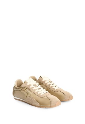 Tenis En Lona Y Carnaza Para Mujer Classic 1.0 Tenis En Lona Y Carnaza Para Mujer Classic 1.0 Dorado 39 FLY UP