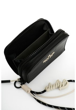 Billetera En Lona Rush Para Mujer Fly Up Billetera En Lona Rush Para Mujer Fly Up Negro FLY UP