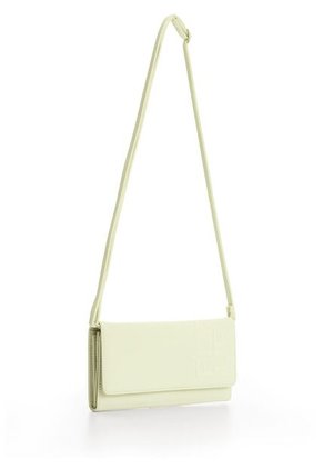 Porta Chequera Switch Para Mujer Fly Up Porta Chequera Switch Para Mujer Fly Up Crema FLY UP