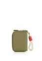 Billetera Rush En Lona Para Mujer Fly Up Billetera Rush En Lona Para Mujer Fly Up Verde FLY UP de FLY UP