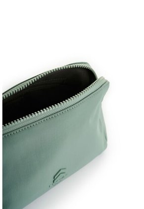 Cosmetiquera Valley Para Mujer Fly Up Cosmetiquera Valley Para Mujer Fly Up Agua Marina FLY UP