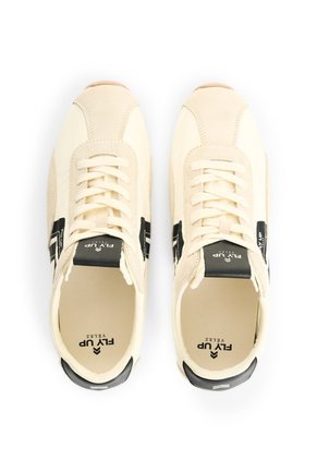 Tenis En Lona Y Carnaza Para Hombre Savanna League Classic 2.0 Tenis En Lona Y Carnaza Para Hombre Savanna League Classic 2.0 Arena 40 FLY UP