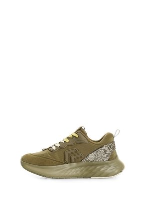 'Tenis Spirited Glowkick 1.0 Con Detalle Escarchado Para Mujer Fly Up 'Tenis Spirited Glowkick 1.0 Con Detalle Escarchado Para Mujer Fly Up Verde 40 FLY UP