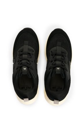 Tenis Spirited 3 1.0 En Textil Y Gamuza Para Mujer Fly Up Tenis Spirited 3 1.0 En Textil Y Gamuza Para Mujer Fly Up Negro 39 FLY UP