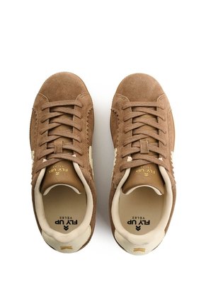 Tenis En Carnaza Para Mujer Sparkle 2 1.0 Tenis En Carnaza Para Mujer Sparkle 2 1.0 Tabaco 35 FLY UP