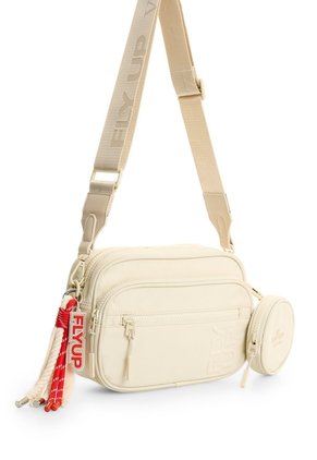 Manos Libres Bright En Lona Para Mujer Fly Up Manos Libres Bright En Lona Para Mujer Fly Up Crema FLY UP