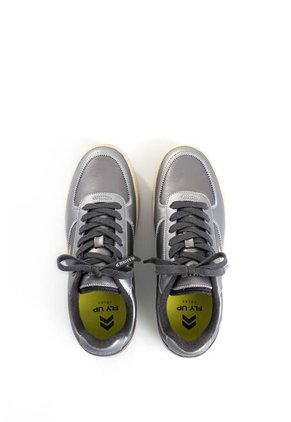 Tenis Fly Up Surfer En Textil Y Cuero Para Mujer Low Top Tenis Fly Up Surfer En Textil Y Cuero Para Mujer Low Top Plata 40 FLYUP