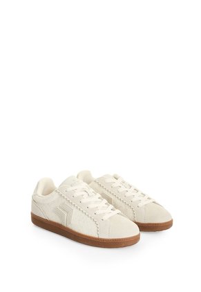 Tenis Sparkle 2 1.0 Para Mujer Fly Up Tenis Sparkle 2 1.0 Para Mujer Fly Up Blanco 38 FLY UP