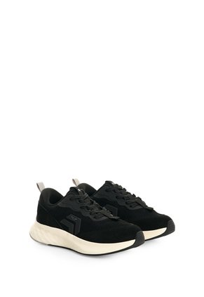 Tenis Spirited 3 2.0 Para Hombre Fly Up Tenis Spirited 3 2.0 Para Hombre Fly Up Negro 38 FLY UP