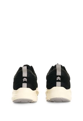Tenis Spirited 3 2.0 Para Hombre Fly Up Tenis Spirited 3 2.0 Para Hombre Fly Up Negro 38 FLY UP
