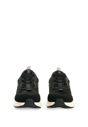 Tenis Spirited 3 2.0 Para Hombre Fly Up Tenis Spirited 3 2.0 Para Hombre Fly Up Negro 38 FLY UP