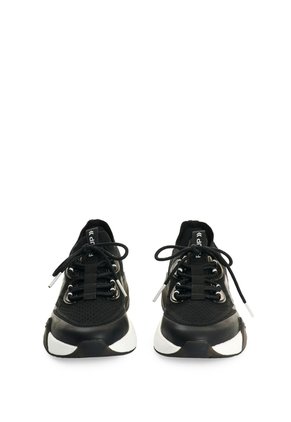 Tenis Freedom 3 2.0 Para Hombre Fly Up Tenis Freedom 3 2.0 Para Hombre Fly Up Negro 38 FLY UP