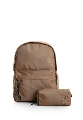 Morral Star 2.0 En Lona Para Hombre Fly Up Morral Star 2.0 En Lona Para Hombre Fly Up Tabaco FLY UP