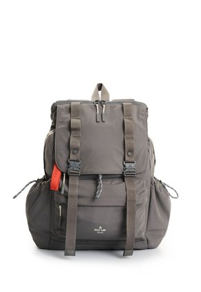 Morral Utilitario Para Hombre Venture 2 Fly Up Morral Utilitario Para Hombre Venture 2 Fly Up Gris FLY UP