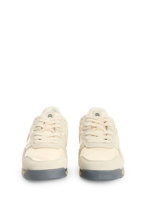 Tenis Dash En Lona Y Gamuza Para Hombre Fly Up Tenis Dash En Lona Y Gamuza Para Hombre Fly Up Arena 40 FLY UP
