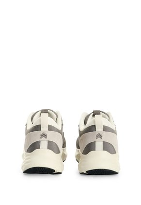 Tenis Spirited Volt Para Mujer Fly Up Tenis Spirited Volt Para Mujer Fly Up Gris 40 FLY UP