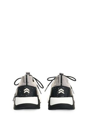 Tenis Freedom 2.0 Tejidos Para Hombre Fly Up Tenis Freedom 2.0 Tejidos Para Hombre Fly Up Gris 46 FLY UP