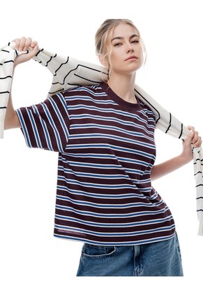 Camiseta Relaxed Manga Corta Vinotinto Rayas Mujer Violeta