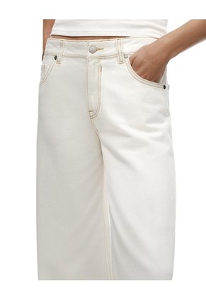 Jean Straight Tiro Medio Crudo Mujer Beige