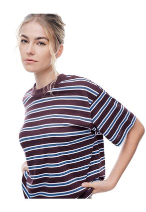 Camiseta Relaxed Manga Corta Vinotinto Rayas Mujer Violeta