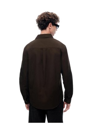 Camisa Regular Manga Larga Chocolate Hombre Chocolate