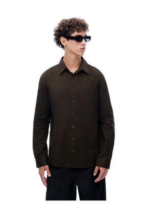 Camisa Regular Manga Larga Chocolate Hombre Chocolate