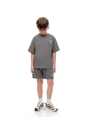 Conjunto Camiseta + Bermuda Gris Niño Gris