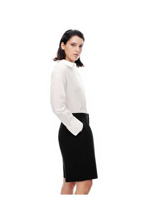 Bermuda Regular Tiro Alto Negra Mujer Negro