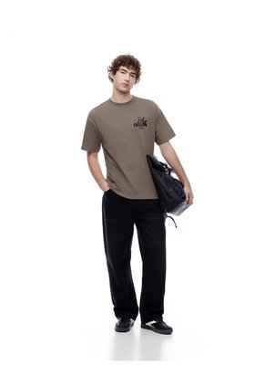 Camiseta Regular Algodón Café Estampada Hombre Cafe