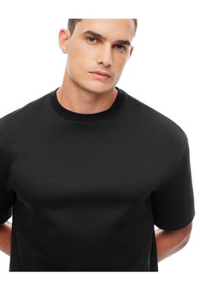 Camiseta Regular Negra Hombre Negro